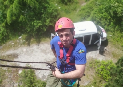 С приближением туристического сезона поисково-спасательный отряд МЧС Абхазии существенно нарастил число занятий по высотным и глубинным работам