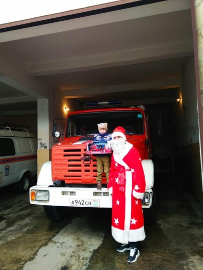 Новогоднее желание четырехлетнего малыша исполнили сотрудники МЧС Абхазии