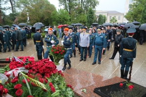 В день 32-летия Победы и Независимости руководство и личный состав МЧС Республики Абхазия приняли участие в официальных мероприятиях