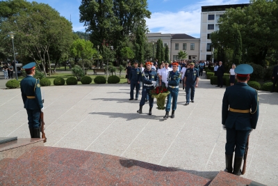 В день 29-летия освобождения Сухума от грузинских оккупантов руководство и личный состав МЧС РА возложили цветы в Парке Боевой Славы, в центре абхазской  столицы