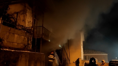 Пожар в частном двухэтажном доме по улице Братьев Зантария в городе Сухуме
