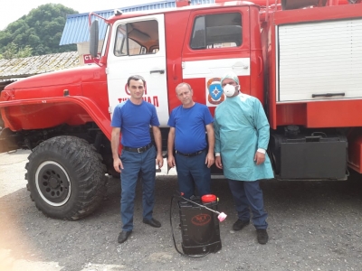 Сотрудники пожарно-спасательной части МЧС Абхазии г. Ткуарчал продолжают работу по противодействию распространению коронавируса в районе. Проведена плановая дезинфекция территории центрального рынка