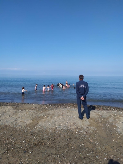 Сотрудники  ГИМС МЧС Абхазии обеспечивали безопасность детей на соревнованиях по плаванию на открытой воде в акватории Сухума