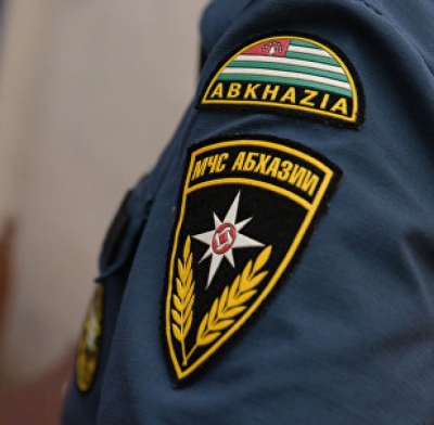 Сотрудники МЧС Абхазии были задействованы в оперативных мероприятиях силовых структур республики, организованных после получения сигнала о наличии взрывоопасного предмета в одном из отделений «Гарант-банка»