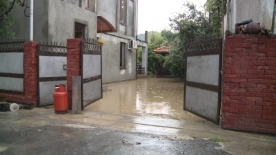 Мощный ливень стал причиной подтопления частных домовладений в Сухуме и Гульрипшском районе.