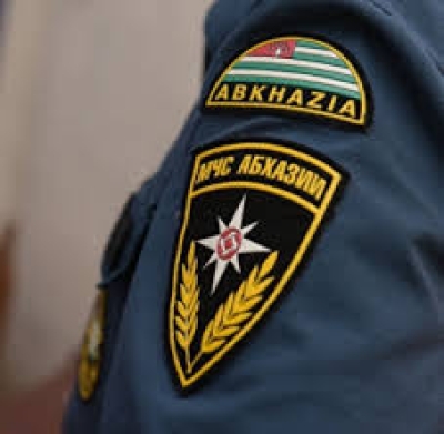 Сотрудники МЧС Абхазии устраняют последствия подтоплений, вызванных сильными дождями