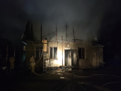 Пожар в Сухуме. По улице Гобечия загорелся частный двухэтажный дом