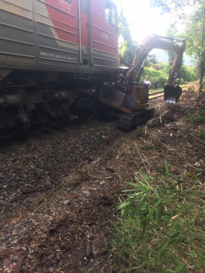 Два поезда остановлены из-за аварии на железной дороге в районе Гагры
