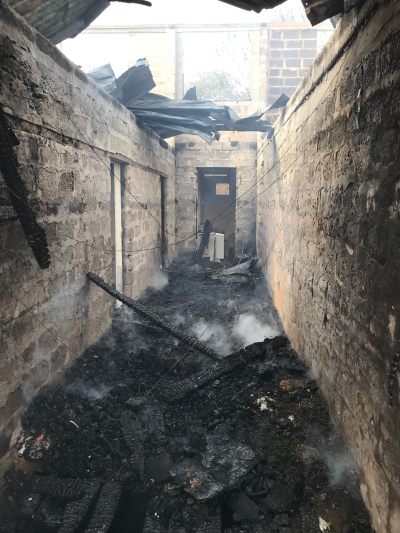 Два двухэтажных дома сгорели сегодня в Гудаутском и Галском районах. Сообщение о пожаре в селе Абгархук поступило в 11 часов 33 минуты