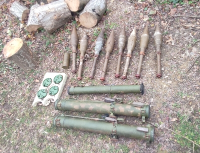 Старые боеприпасы, разбросанные по склону горы были обнаружены 6 февраля жителями села Агараки, Гудаутского района