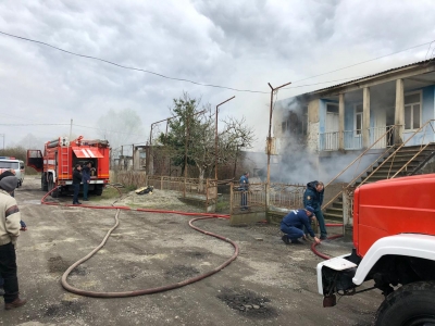 В Очамчыре загорелся двухэтажный частный дом по улице Кучбериа