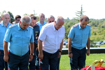 Спасатели почтили светлую память лидера национального движения Абхазии, основоположника современного абхазского государства, первого Президента Республики Абхазия В.Г. Ардзинба