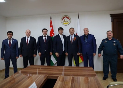 Президент Южной Осетии провел встречу с делегацией из Абхазии