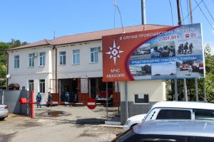 На территории пожарно-спасательного отряда МЧС Абхазии по г. Сухум состоялся строевой смотр личного состава и спецтехники