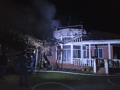 Накануне произошёл пожар в поселке Бзыбь, Гагрского района. Загорелся частный дом по улице Ашхаруа.