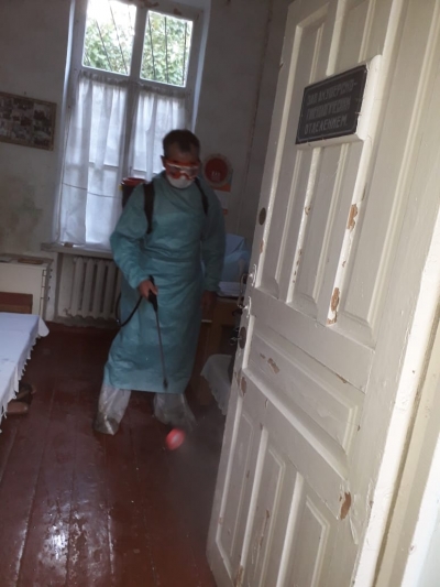21 октября, с целью предотвращения распространения вируса COVID-19, сотрудниками МЧС Абхазии проведено обеззараживание внутренних помещений государственных учреждений в Сухуме и Ткуарчале