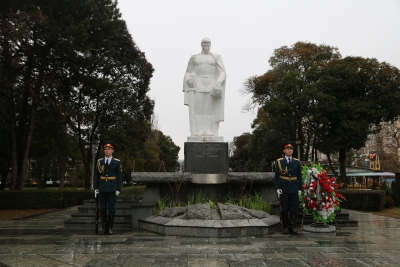 Руководство и личный состав МЧС Республики Абхазия приняли участие в церемонии возложения цветов у памятника Неизвестному Солдату на набережной Сухума