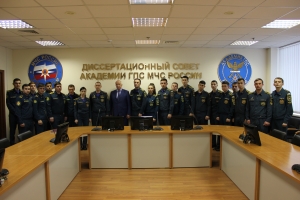 В рамках своей рабочей поездки в Москву министр по ЧС РА, генерал-лейтенант Лев Квициния встретился с руководством Академии государственной пожарной службы МЧС России, а также с курсантами из Абхазии