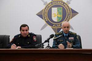 Вице - премьер Роберт Киут, курирующий в Правительстве РА силовой блок, провел в Сухуме расширенное совещание по вопросам начала курортного и купального сезона в республике