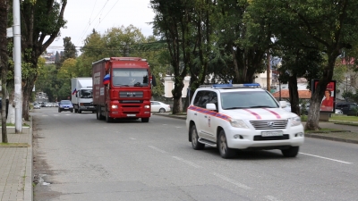 Колонна МЧС Абхазии во главе с министром, Львом Квициния, выехала сегодня из Сухума и направилась в Луганскую Народную Республику