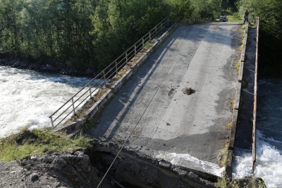 В Кодорском ущелье обрушился мост через реку Кодор