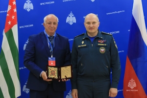 2 июня глава МЧС России Александр Куренков провел рабочую встречу с Министром по чрезвычайным ситуациям Республики Абхазия Львом Квициния