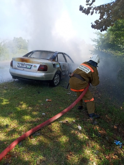 Возгорание автомобиля Audi произошло в селе Тамыш Очамчырского района, на 147 километре республиканской автотрассы Псоу-Ингур