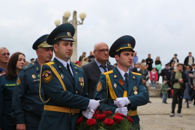Сотрудники МЧС РА  прошли в едином строю  Парада Победы, отдавая воинские почести поколению Победителей.