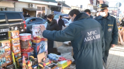 Сотрудники МЧС Абхазии провели очередную инспекцию торговых точек по продаже пиротехники