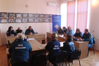 В МЧС Абхазии проходят экзамены на знание должностных обязанностей сотрудниками диспетчерских служб.