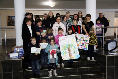 37 беженцев, проживавших в тургостинице «Аитар», отправились на родину. 34 человека направляются в Луганскую Народную Республику, трое – в ДНР