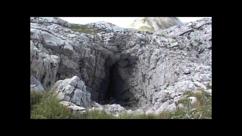 В пещере "Илюхинская", при прохождении сифона, погиб один человек.