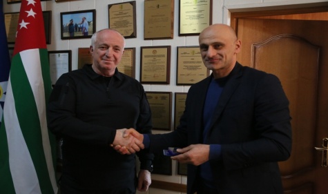 Министр по чрезвычайным ситуациям Лев Квициния  награжден  юбилейным нагрудным знаком «30 лет СГБ Республики Абхазия»
